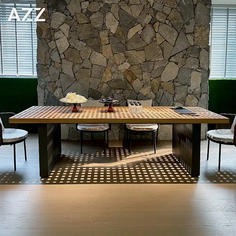 Quadrado Table